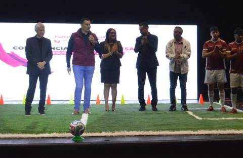 Conferencia de Chucho_5.JPG